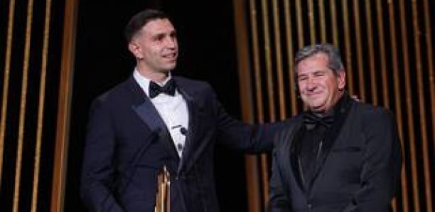 Ballon d’Or : Emiliano Martinez remporte le Trophée Yachine 2023 du meilleur gardien